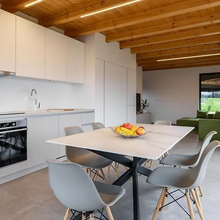 Strtenica In The Vineyard Počitniška hiša *