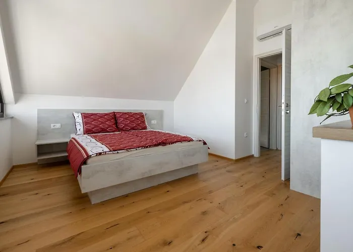 Strtenica In The Vineyard Pristava pri Mestinju