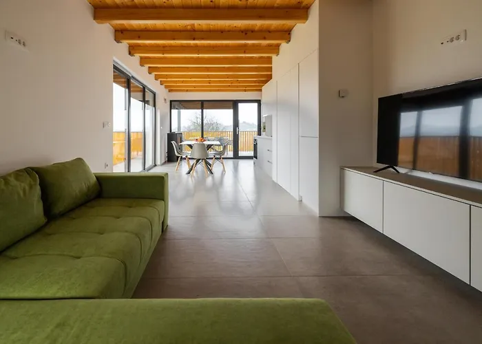 Strtenica In The Vineyard * Pristava pri Mestinju