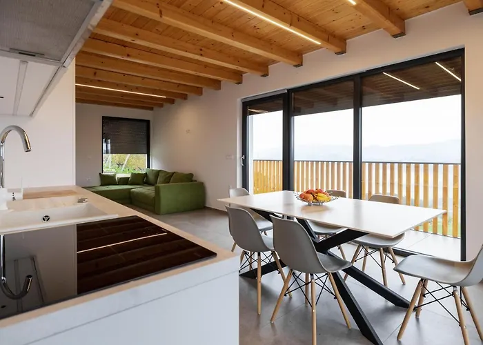 Strtenica In The Vineyard * Pristava pri Mestinju